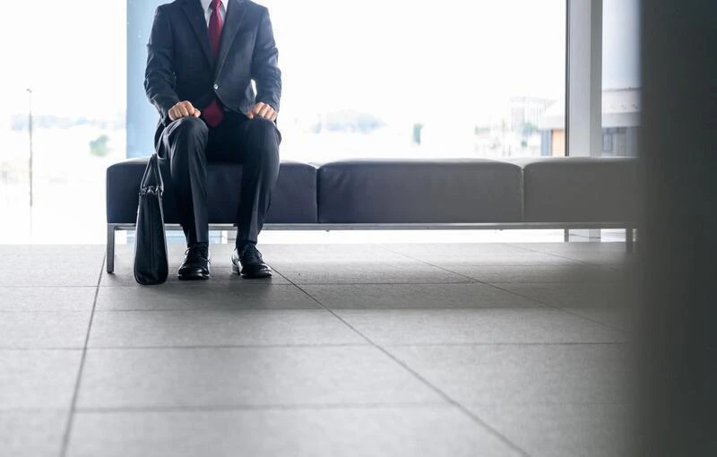 面接時のカバンの持ち方・置き方のマナー