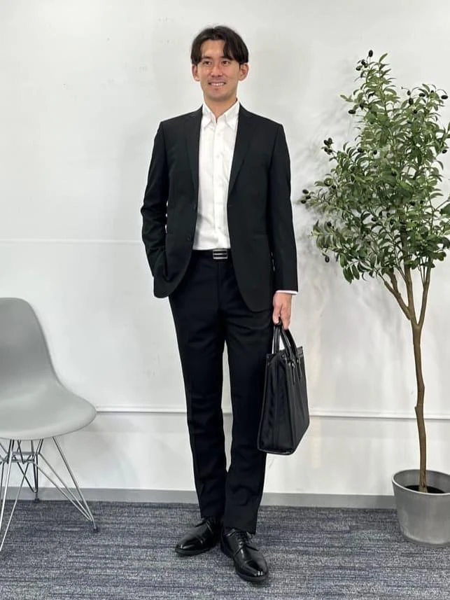 【オフィスカジュアル】さわやかな印象の面接向けコーデ
