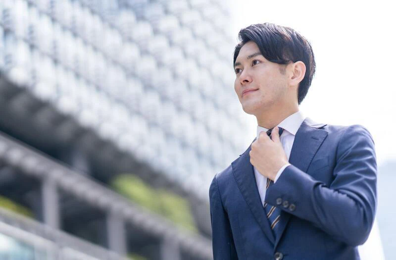 夏の面接におけるメンズスーツスタイルの基本