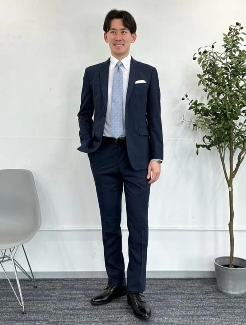 夏におすすめの素材を使ったスーツコーデ