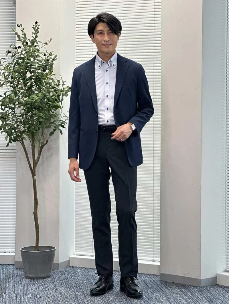 冷房が効いた寒い室内でも安心！ジャケットを取り入れたクールビズコーデ