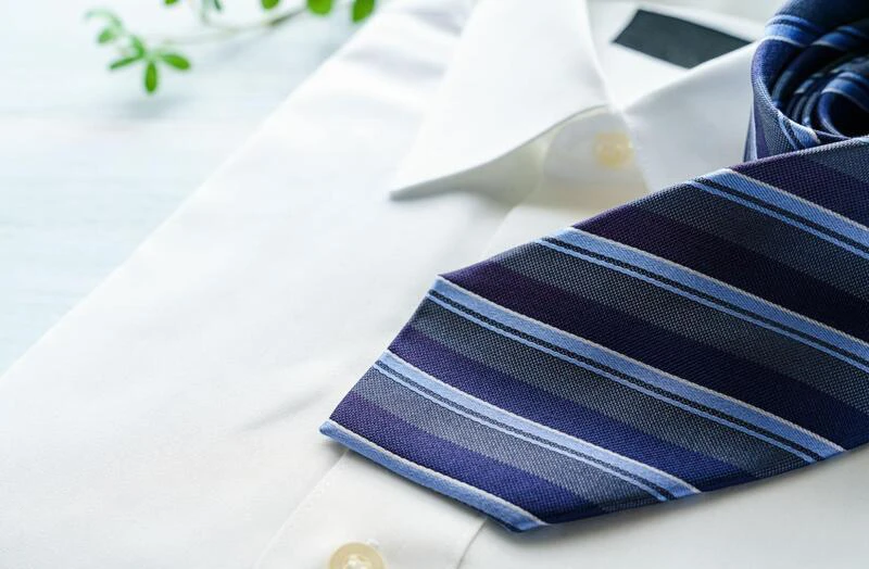 夏は暑さ対策をして清潔感のあるスーツスタイルで面接に挑もう