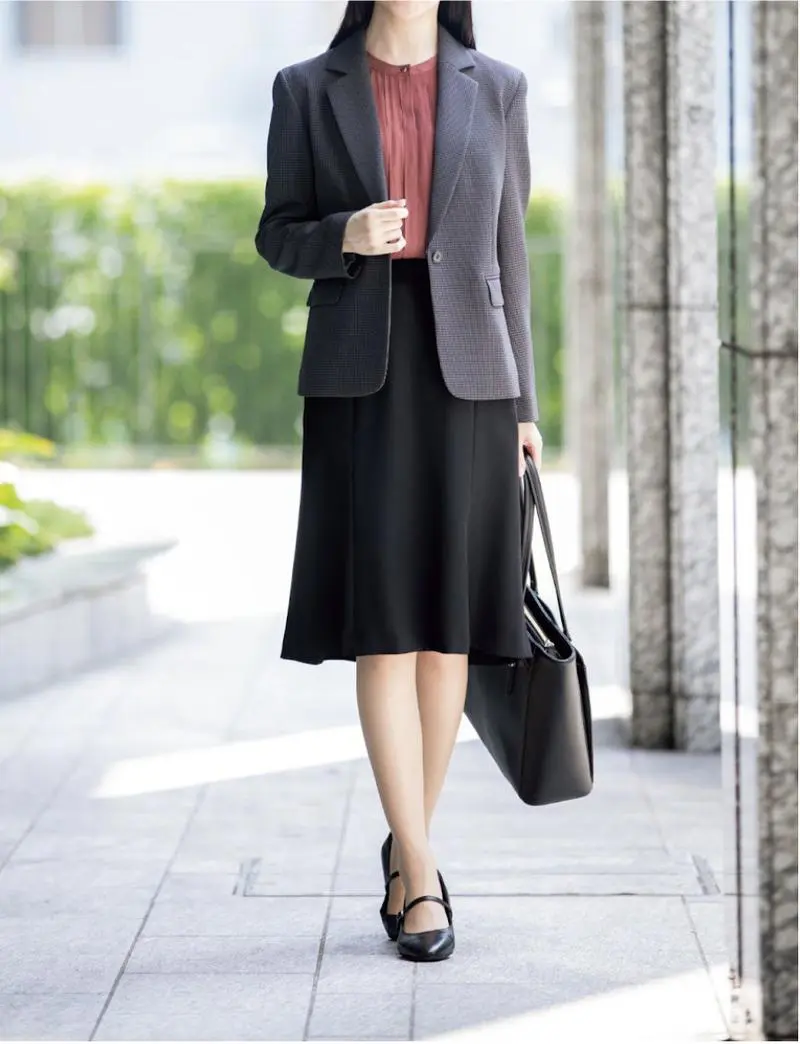 ジャケット×フレアスカートの王道コーデ