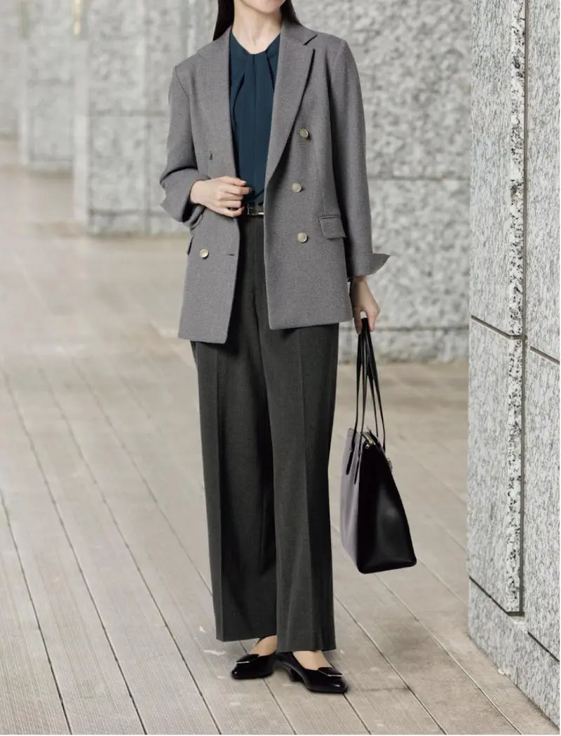 ダブルジャケットを取り入れたこなれ感のあるスタイル