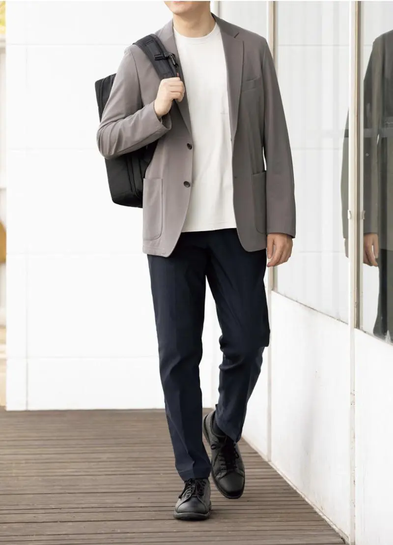 モノトーンでまとめたスタイリッシュなコーデ