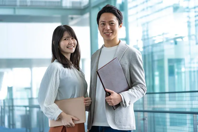 場の雰囲気に合ったオフィスカジュアルの服装で面接に挑戦しよう！