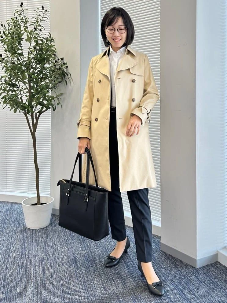 面接時におすすめのベーシックカラーのコート