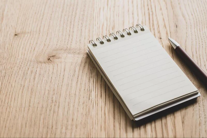 就活用のカバンには何を入れる？