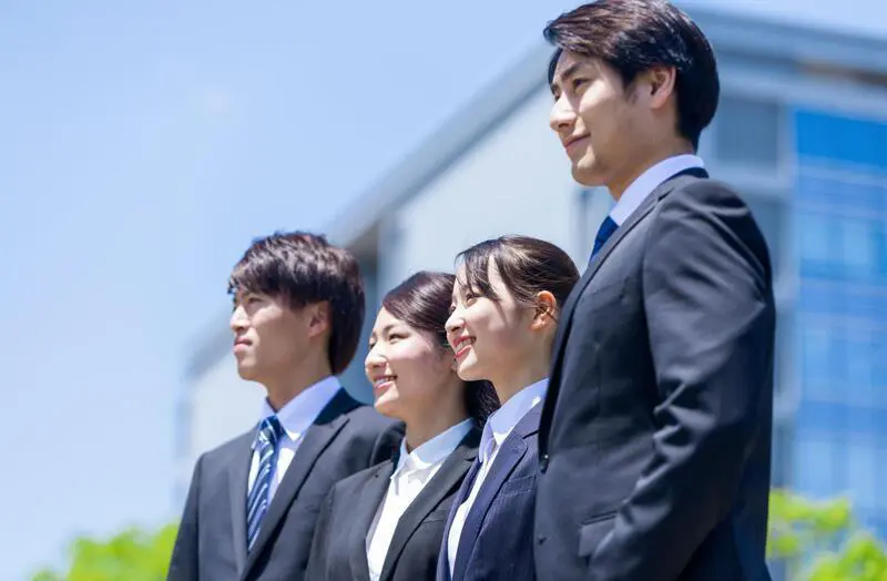 スーツに合ったベルトで就活にふさわしいコーディネートをしよう！