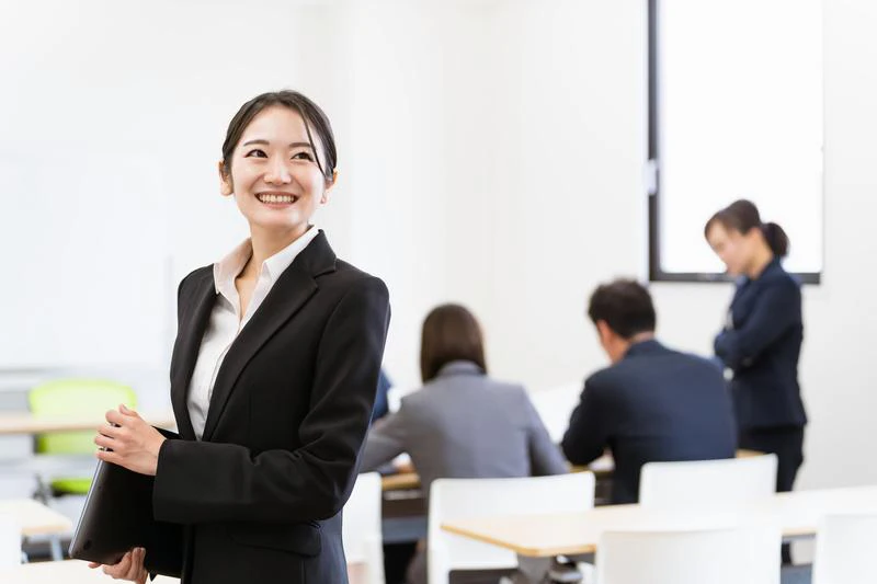 リクルートスーツを就活以外のシーンで着用する際の注意点