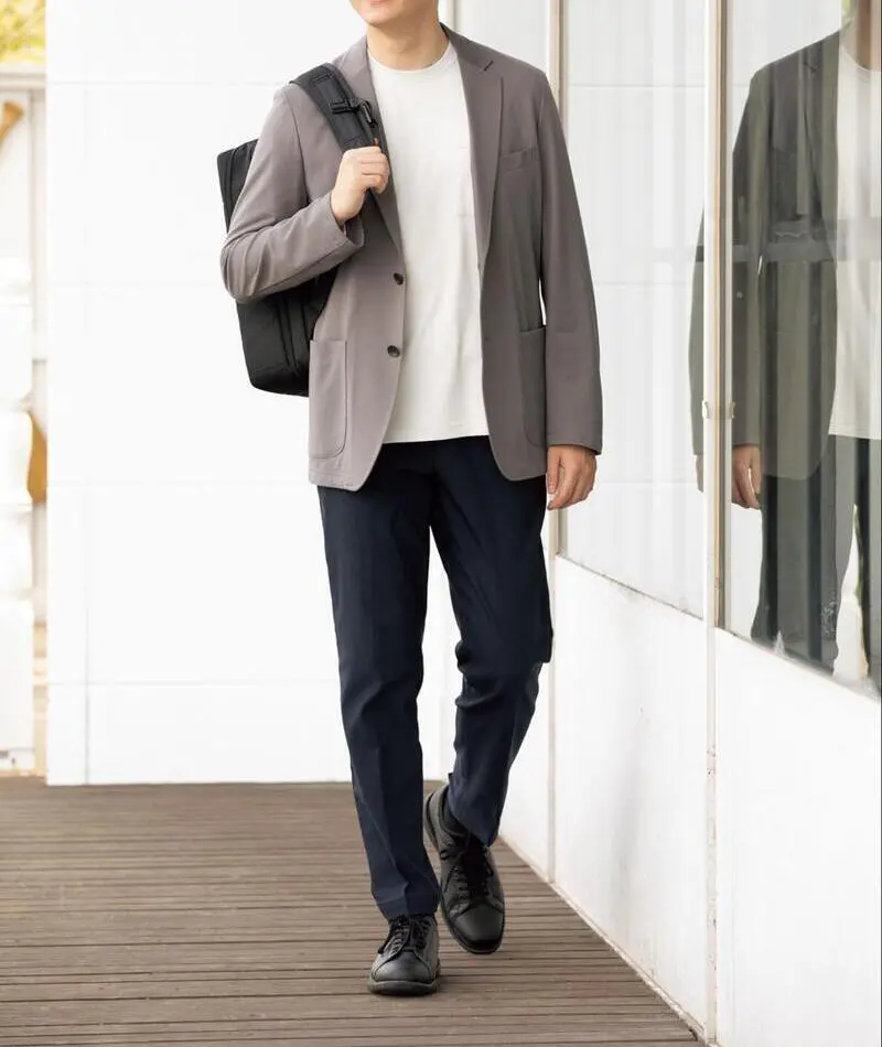 きちんと感を出しつつもリラックスしたコーデ