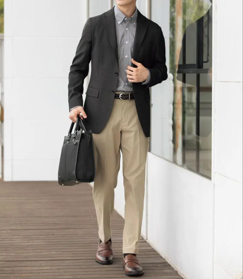 ミドルグレージャケットを取り入れた大人コーデ