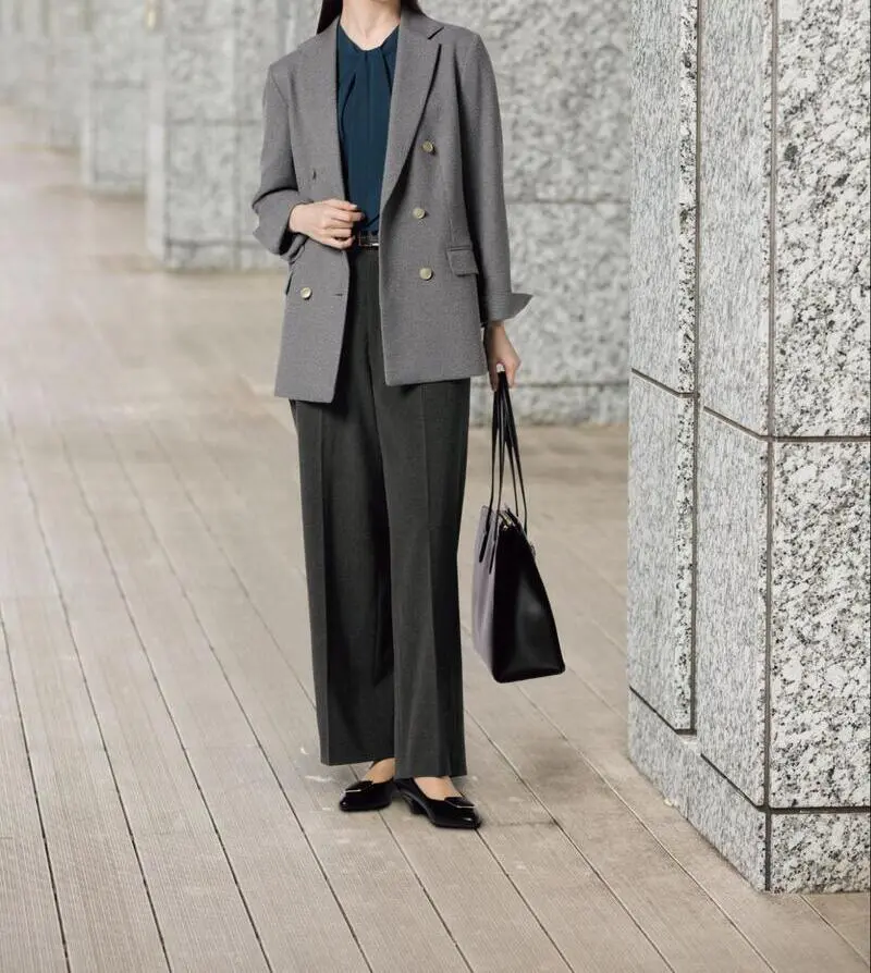 ワイドパンツはビジネスカジュアルの定番