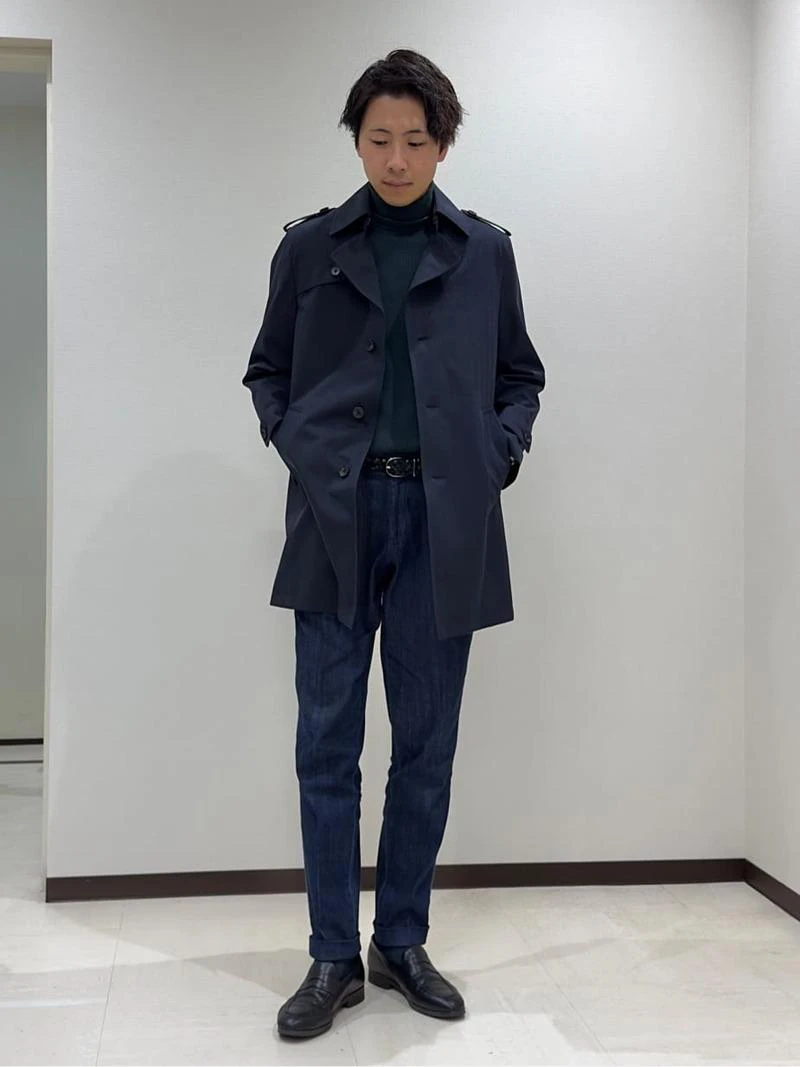 落ち着いた雰囲気のトレンチコートコーデ