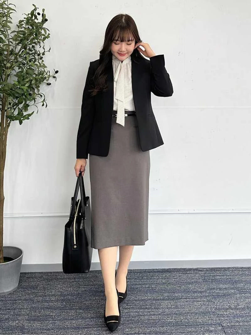 デザインブラウス×スカートの上品な私服コーデ