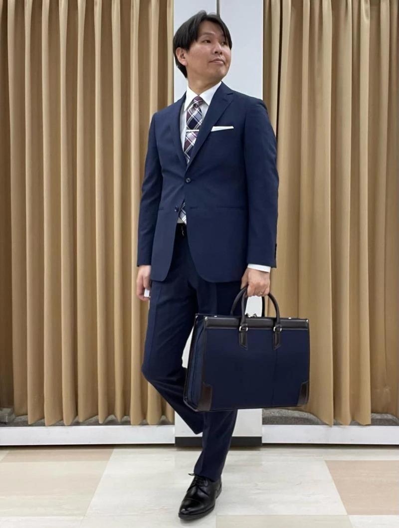 【スーツ】爽やかさを感じさせる定番スタイル