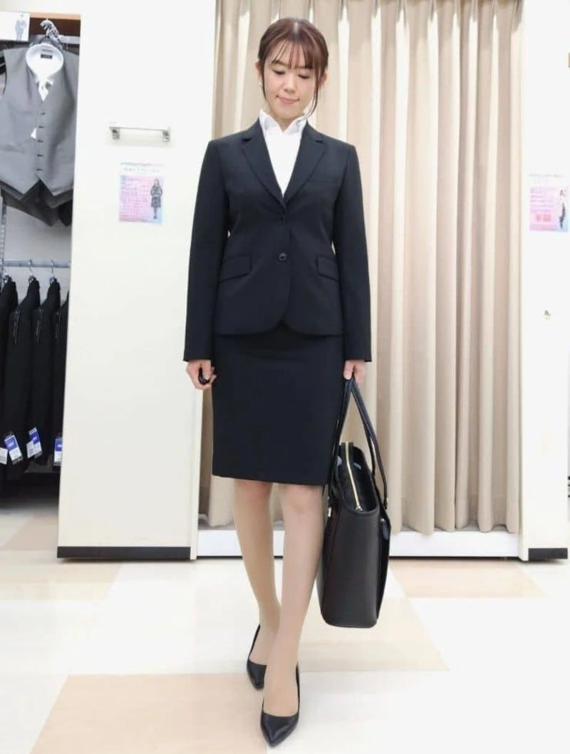 【スーツ】定番のリクルートセットアップでかっちり見せる