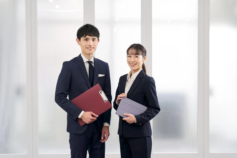 就活におけるパンツスーツの着こなし