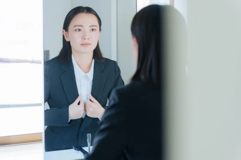 就活でパンツスーツを着用するときのマナー・注意点