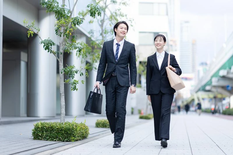 状況に合ったパンツスーツの着こなしで就活を乗り越えよう！