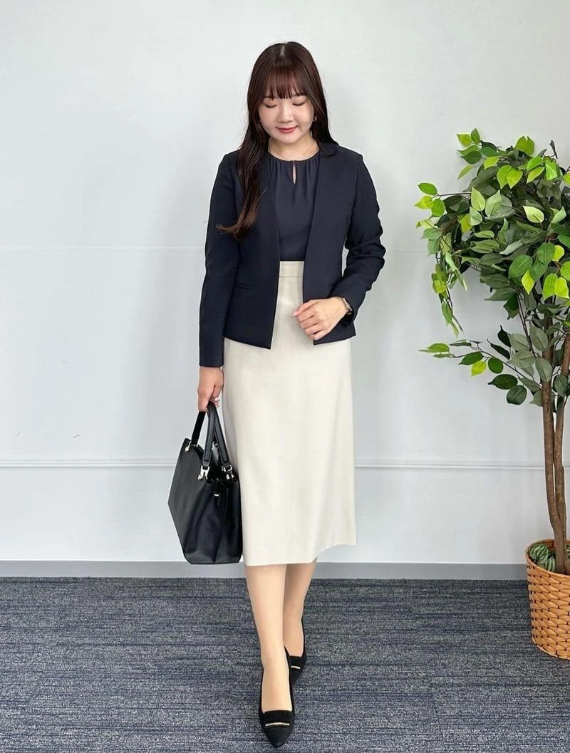 【レディース】タイトスカートを合わせて上品な印象に