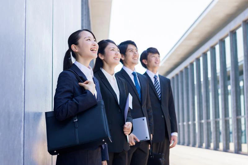 どこで就活用のパンプスを買うか迷ったら店舗に出向いてみよう