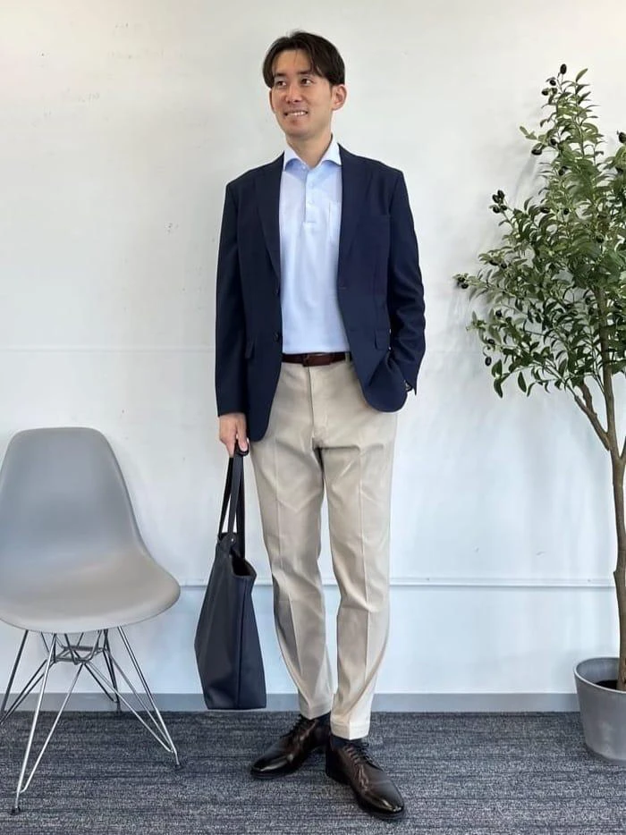 【オフィスカジュアル】ラフな服装×持ち物を出し入れしやすいトート