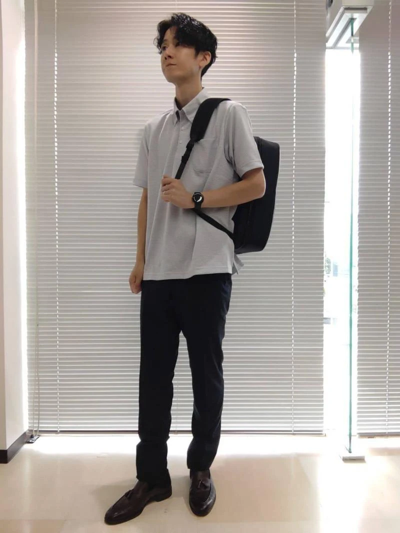 【オフィスカジュアル】動きやすい服装×持ち物を入れやすいリュック
