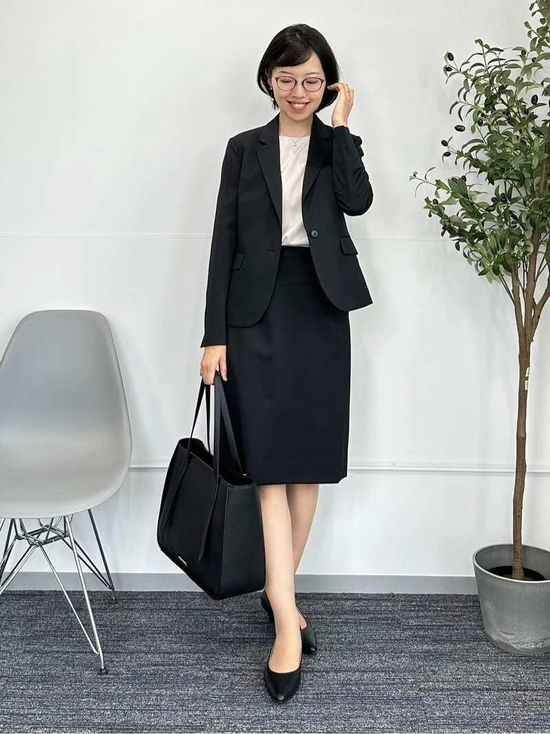 【オフィスカジュアル】きれいめなコーデ×大容量の持ち物が入るバッグ