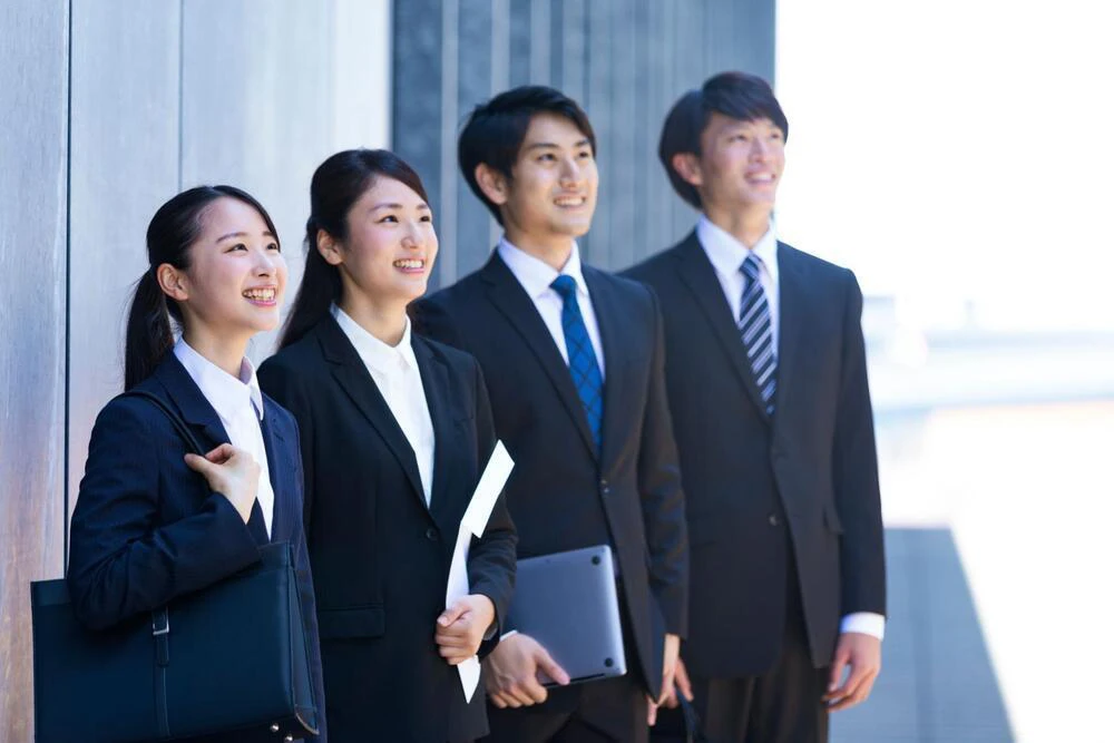 就活のスーツの色はどうする？選び方とおすすめの着こなしを詳しくご紹介