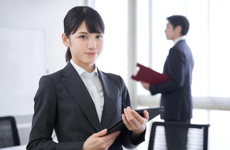【レディース】スーツの正しい着方のポイント