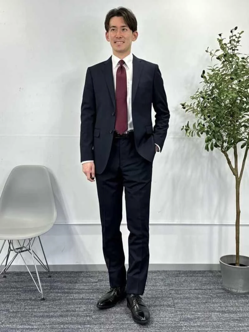 積極性を表す赤系ネクタイを取り入れたコーデ