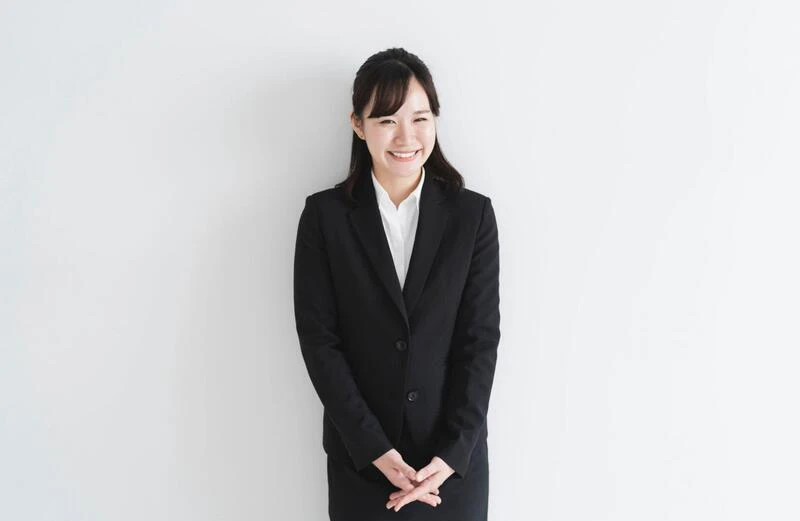 就活ではスカートの丈や色選びに注意して好印象を与えよう