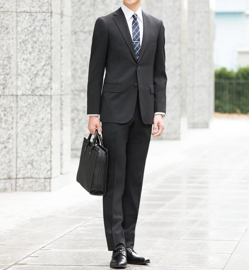 清潔感を演出できるメンズスーツ