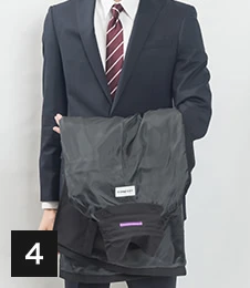 上下を二つ折りにして腕に掛ければ完成！