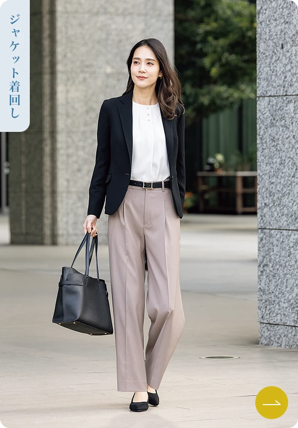 パウダリーストレッチセットアップブラックのスタイリングイメージ