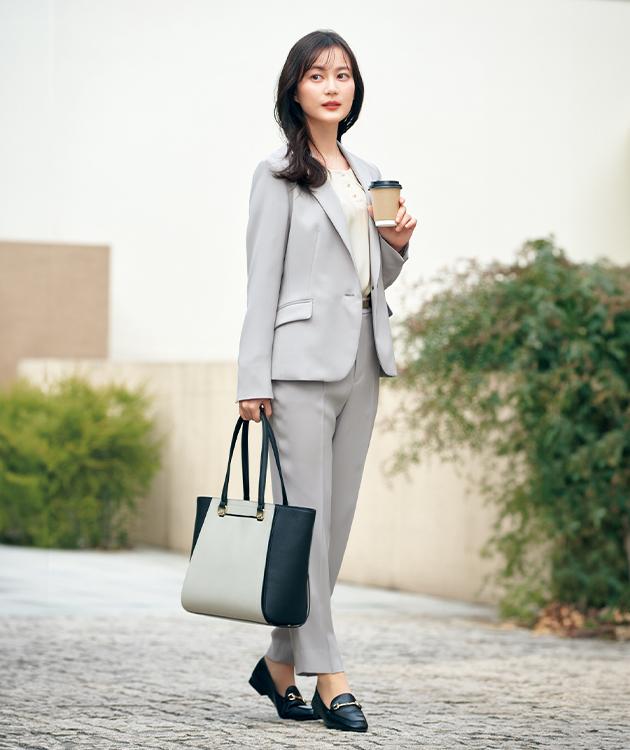 新年度のスタートはグレースーツで凜と