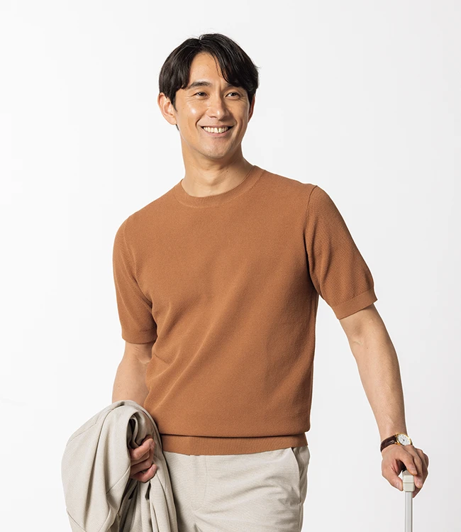 スーツ屋の仕立てたニットTシャツの着用画像