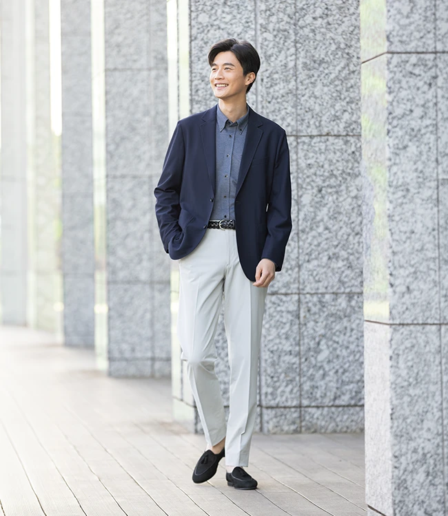 スーツ屋の仕立てた綿パンの着用画像