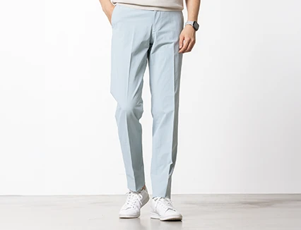 スーツ屋の仕立てた綿パンの着用画像