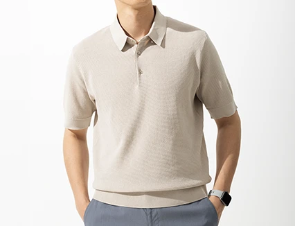 スーツ屋の仕立てたポロシャツの着用画像