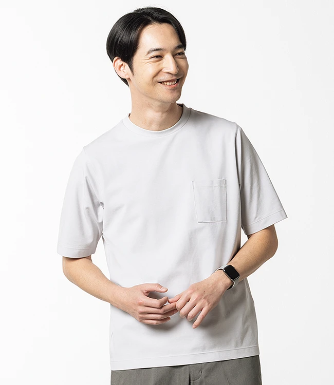 スーツ屋の仕立てたTシャツの着用画像