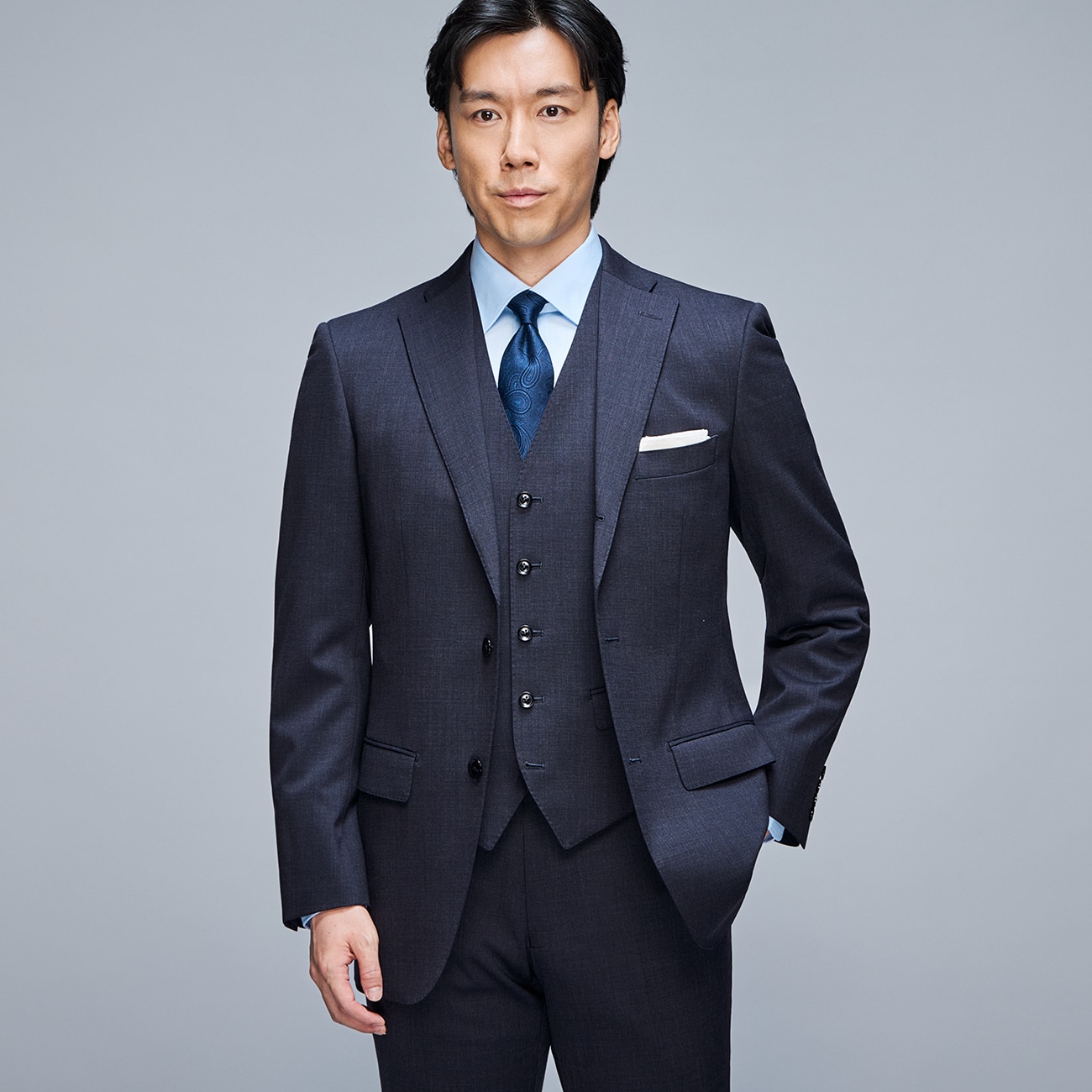 上質ストレッチスーツ 段返り3つボタン スリーピース 紺無地 JUNKO SHIMADA JS homme ブルーレーベル 上質ストレッチスーツ 段返り3つボタン スリーピース 紺無地 JUNKO SHIMADA JS homme ブルーレーベル