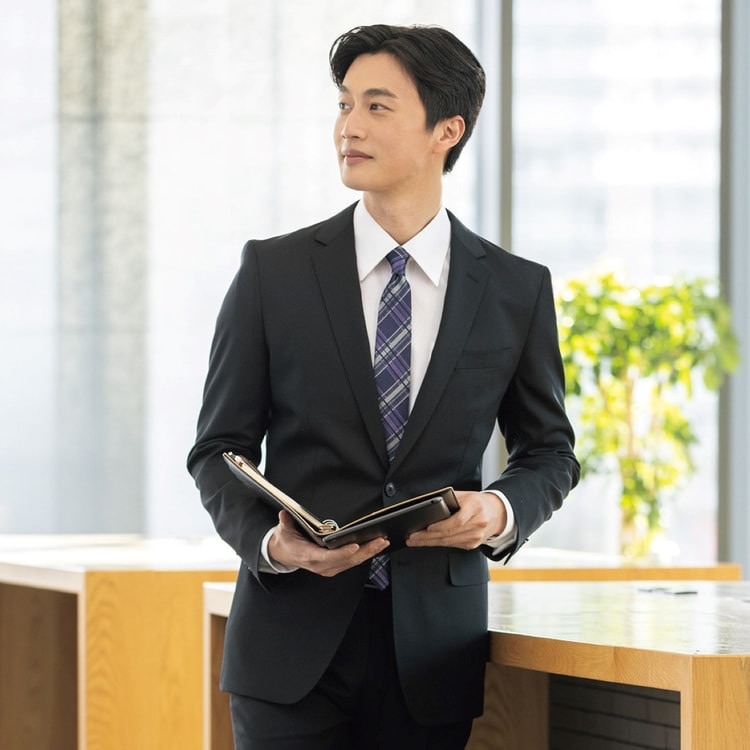 上質スリムストレッチスーツ 黒無地調 MAJI スリム 別売ベストあり