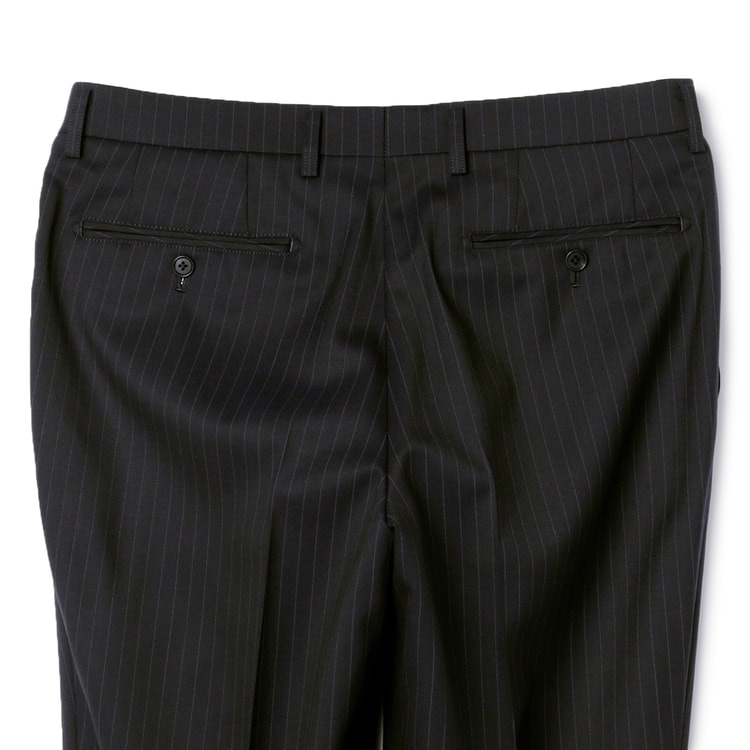 美品　大きいサイズ　LES MUES パンツスーツセットアップ 濃紺ストライプ 洗える ストレッチ 2パンツスーツ 紺ストライプ LES MUES