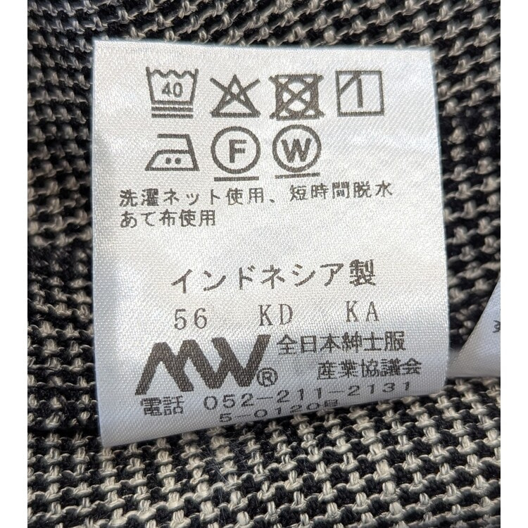 トリッカーカラミ ノーカラージャケット 白黒 セットアップ着用