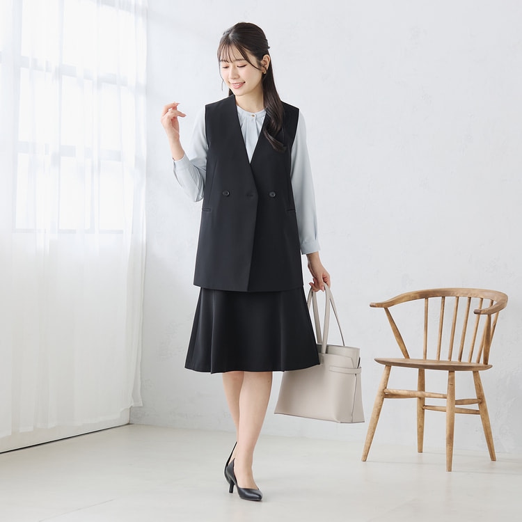パウダリーストレッチ黒 ノーカラーベスト セットアップ着用可