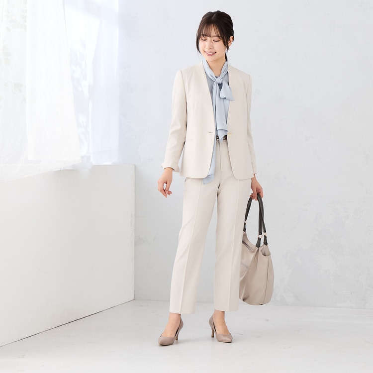 ① 新品　AOKI＆Oggiコラボ　ノーカラージャケット ワイドパンツ スーツ Oggiコラボ】ブライトツイルストレッチ ノーカラージャケット オフ