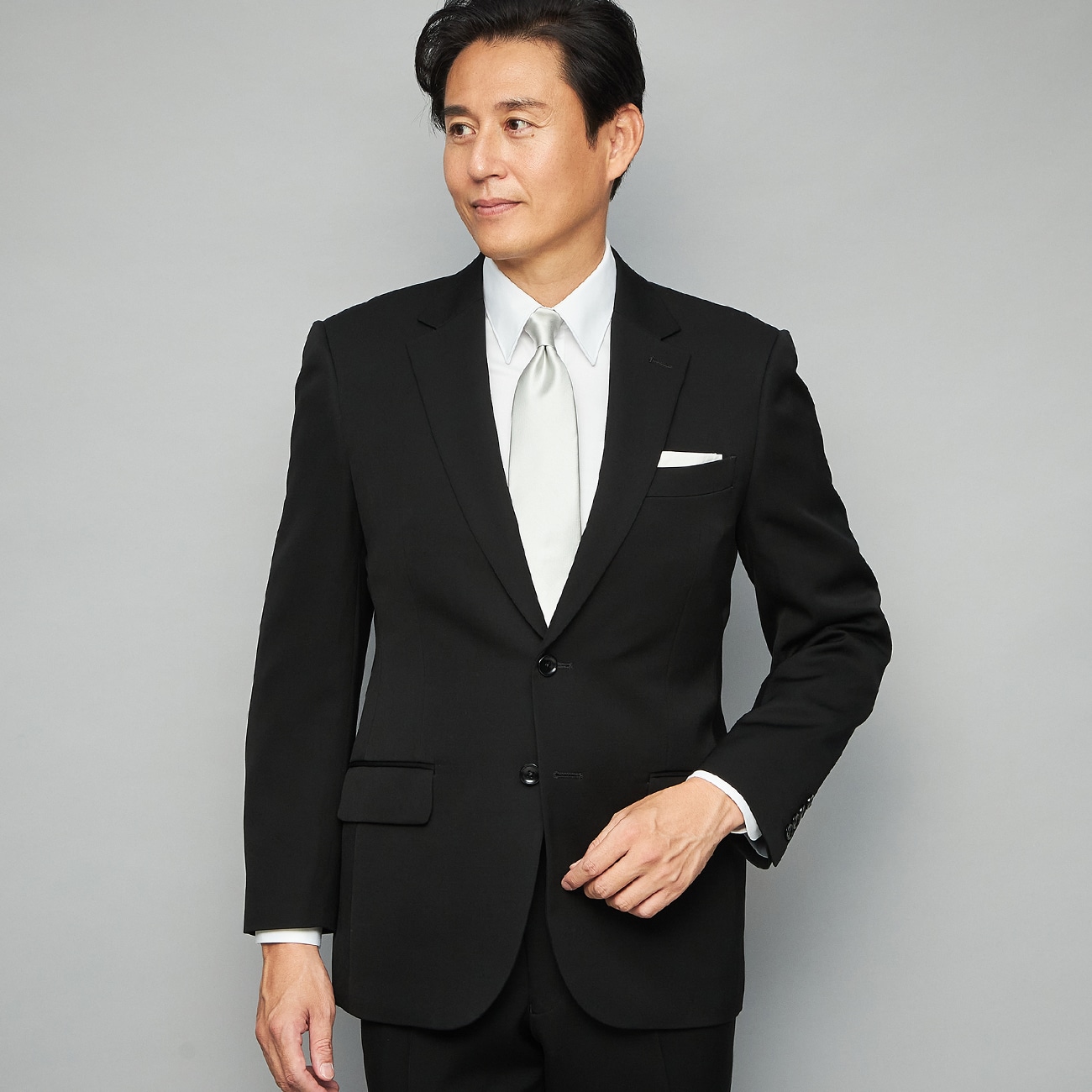 本商品はシステムの都合上、複数カラー表示されておりますが、どちらも同じカラー・仕様です。ご希望のサイズにあわせてご選択くださいませ。シルクブレンドの光沢感のある上品なフォーマル〇nano-ブラックで染