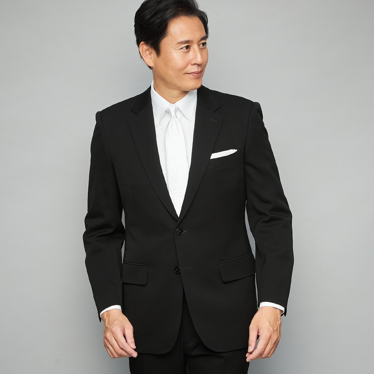 本商品はシステムの都合上、複数カラー表示されておりますが、どちらも同じカラー・仕様です。ご希望のサイズにあわせてご選択くださいませ。超極細羊毛が生み出す究極の質感 Super140'sの最高